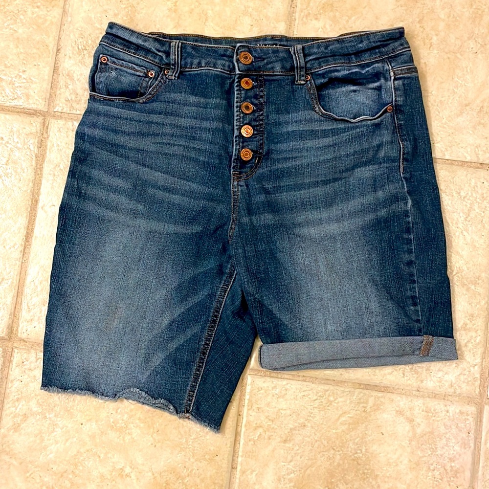 Women’s jean shorts with button up fly